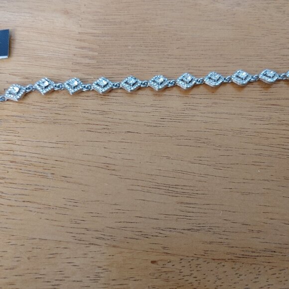 Charming Charlies Silver Tone Bracelet BNWT - Picture 5 of 7